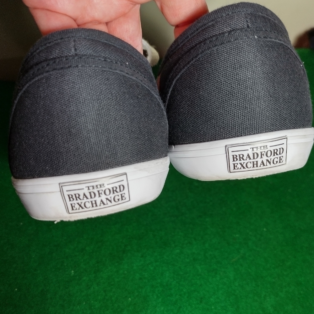 Chicago Blackhawks Bradford Exchange Wearable Art Shoes, Like New - Picture 6 of 10
